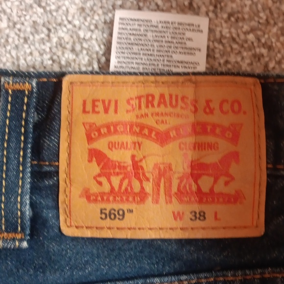 Another pair Levi shorts 38 - Picture 2 of 5